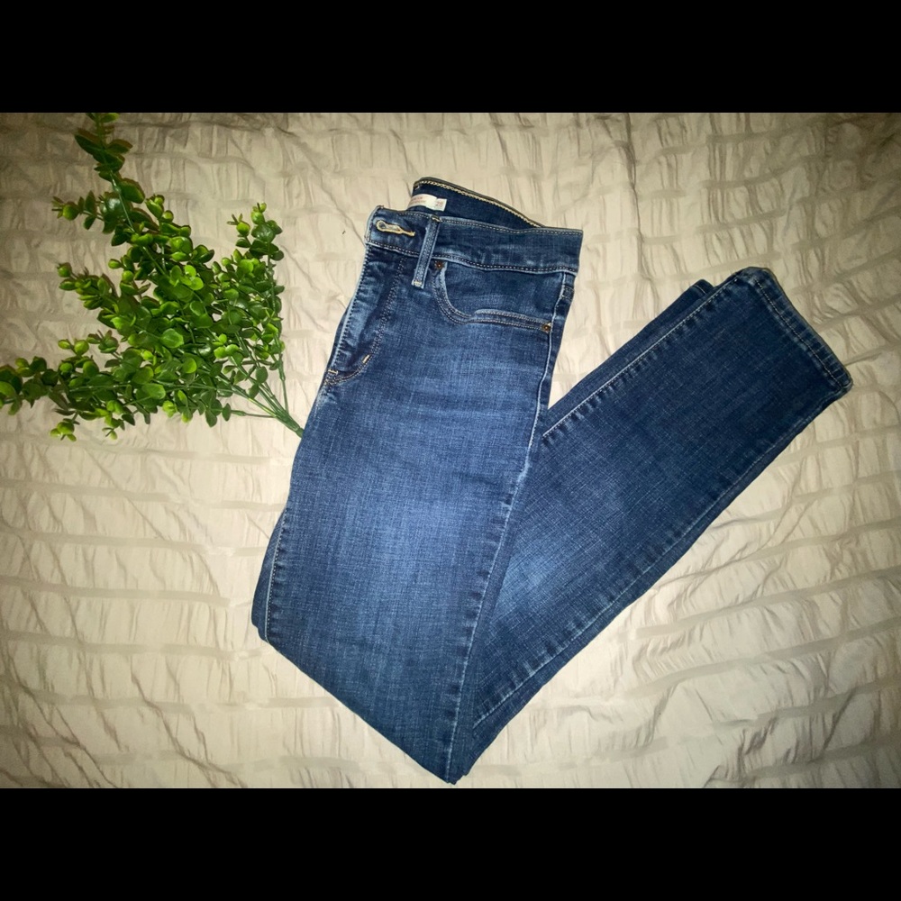 Levis Straight Leg